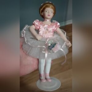Avon Collectible Porcelain 8" Ballerina doll
